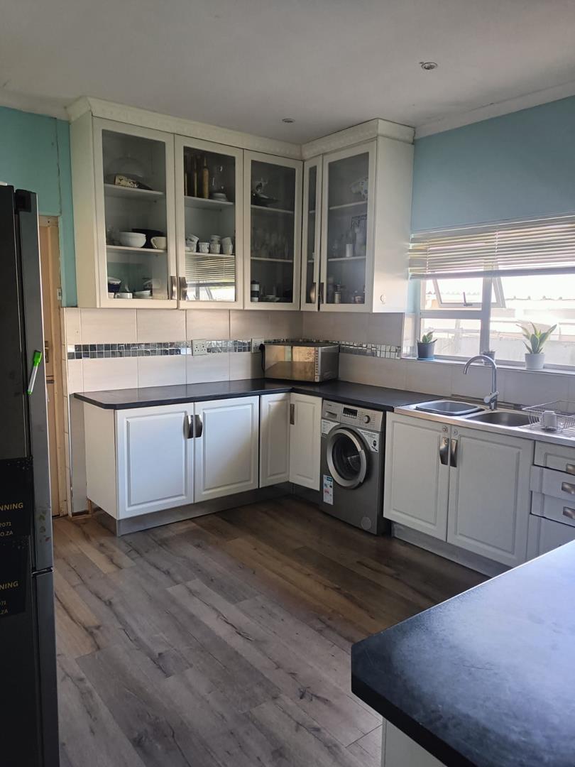 4 Bedroom Property for Sale in Avondale Western Cape